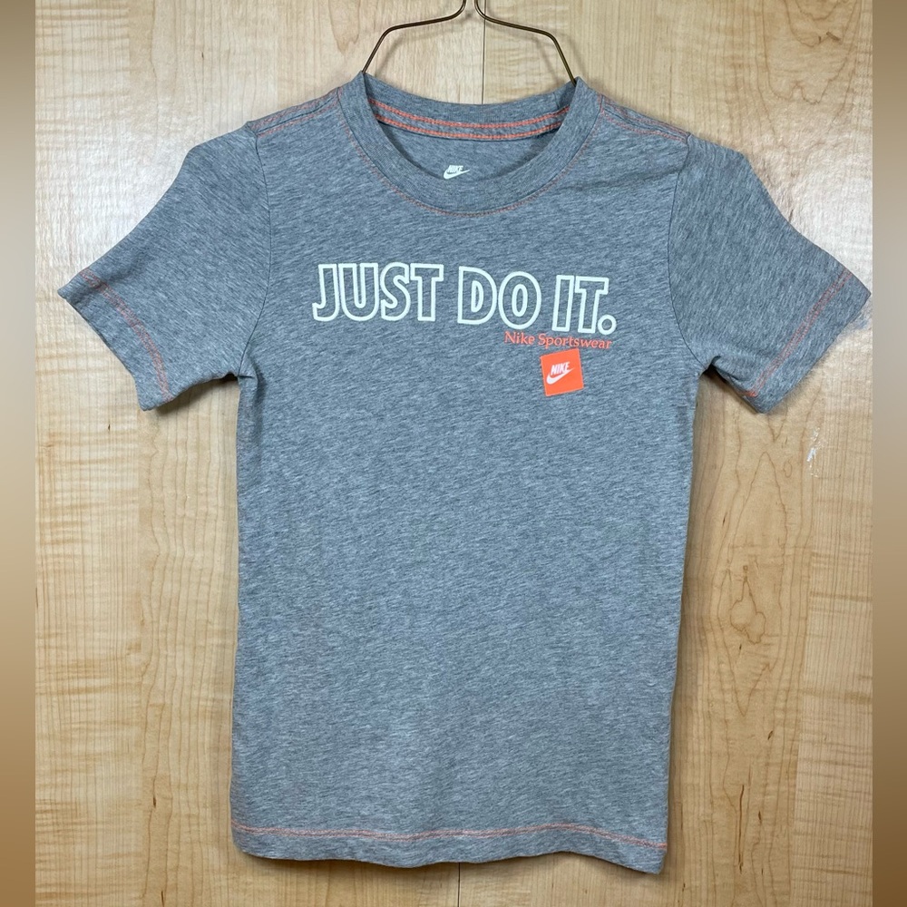 Nike Short Sleeve Tee Shirt, Size Youth Medium.